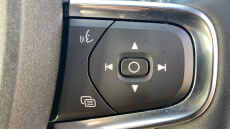 Volvo XC40 2.0 B4P Ultimate Dark 5dr Auto Petrol Estate